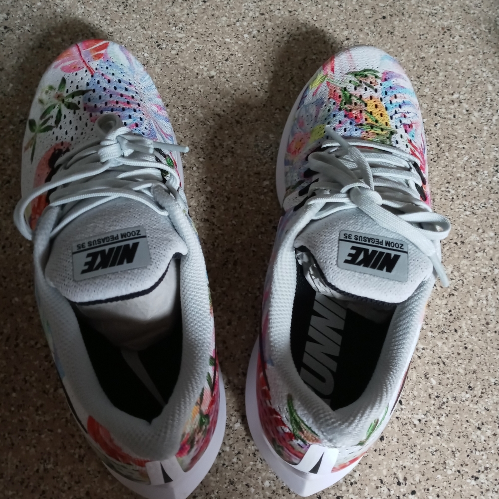 Running shoes - Picture 3 of 6